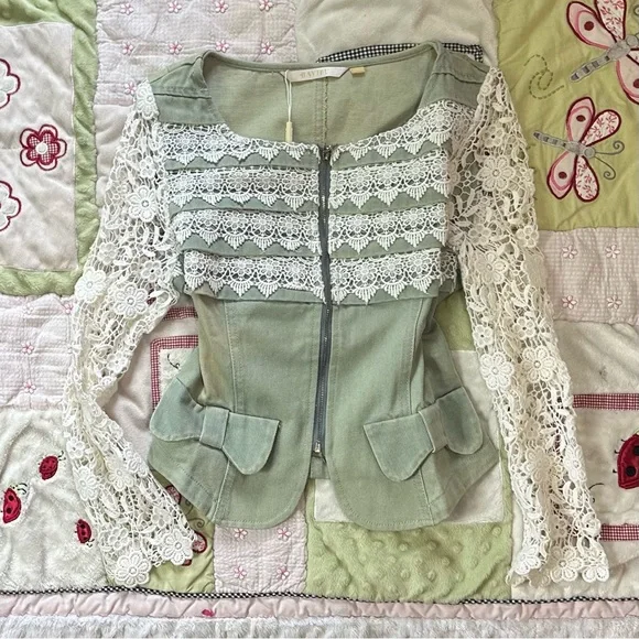 Green denim jacket with lace sleeves - Picture 1 of 6